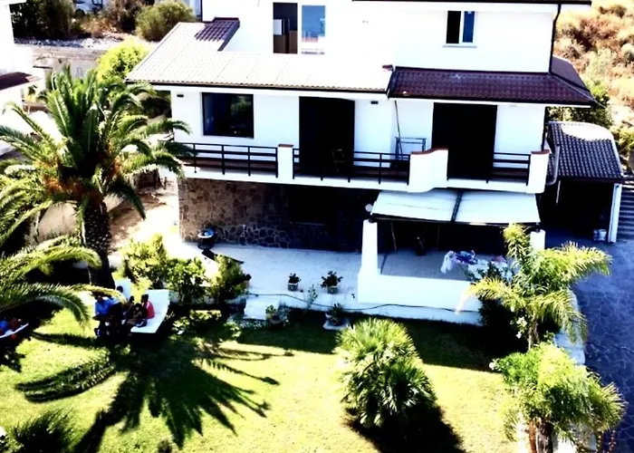 Spacious House With Jacuzzi In * Brancaleone Marina