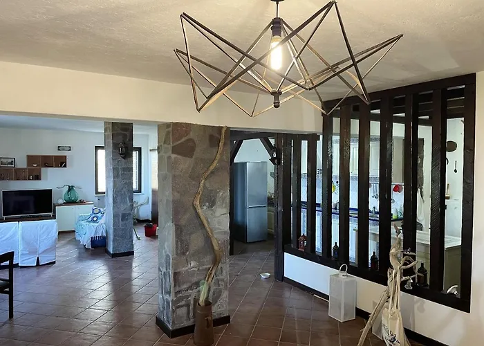 Spacious House With Jacuzzi In Nyaraló