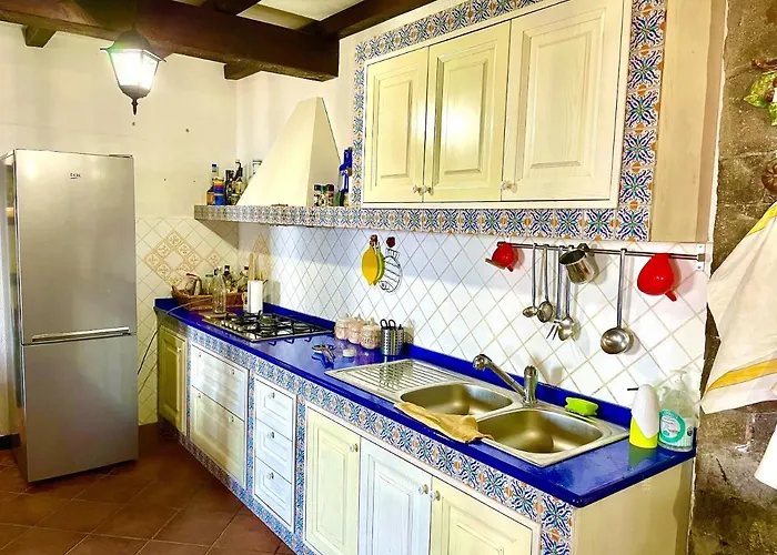 Spacious House With Jacuzzi In