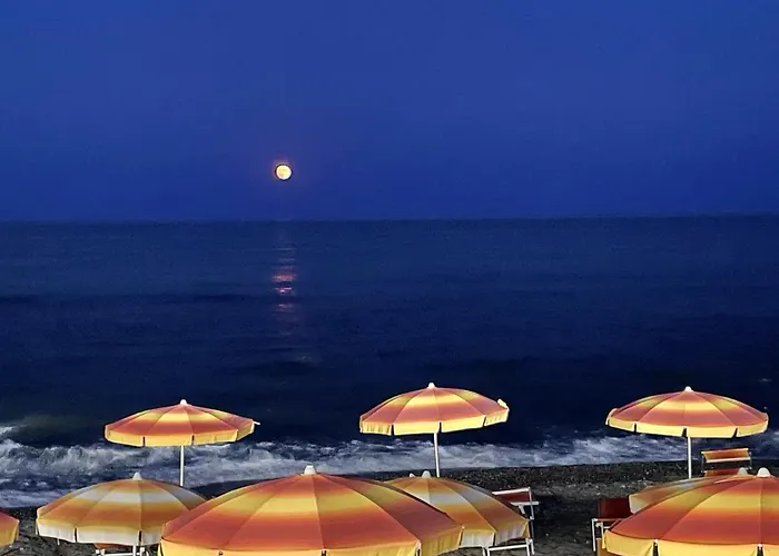 Spacious House With Jacuzzi In Casa de Férias Brancaleone Marina