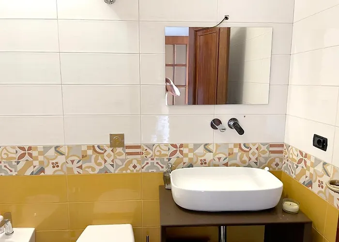 Spacious House With Jacuzzi In