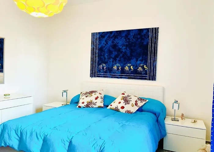 Spacious House With Jacuzzi In