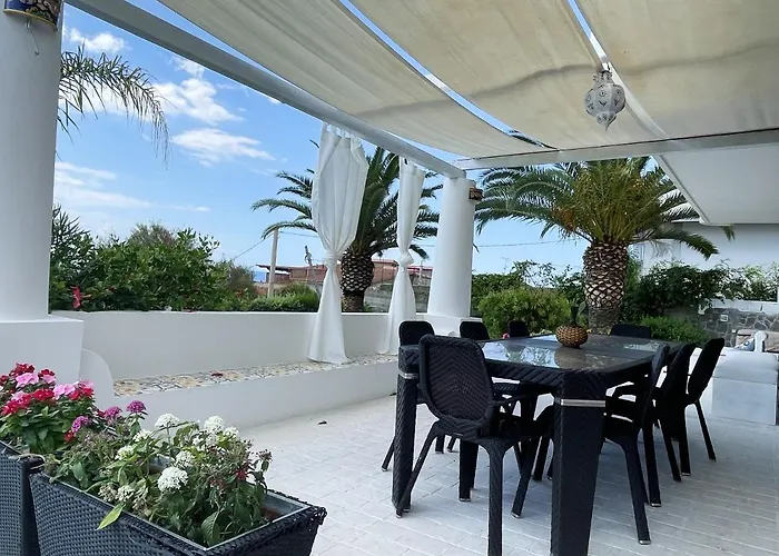 Nyaraló Spacious House With Jacuzzi In