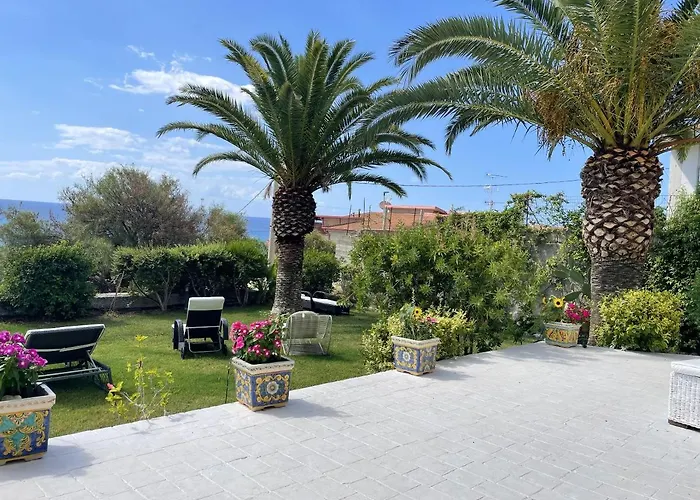 Spacious House With Jacuzzi In Nyaraló