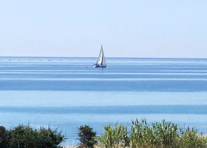 Spacious House With Jacuzzi In