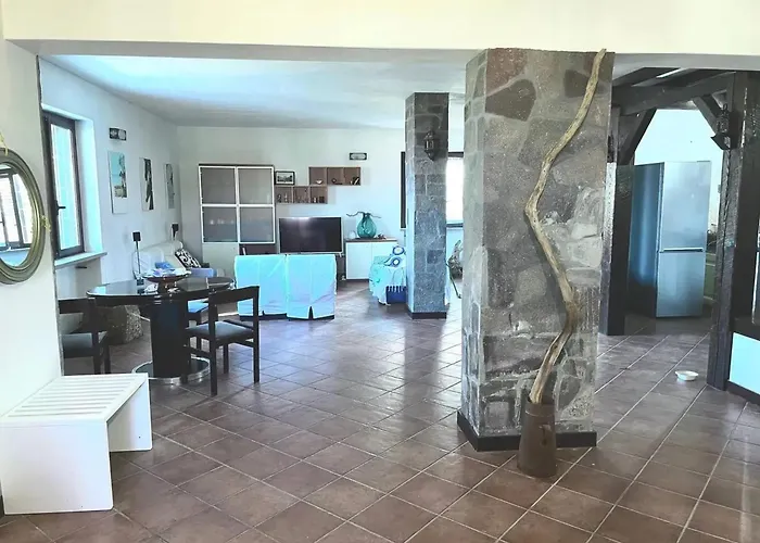 Spacious House With Jacuzzi In Nyaraló *